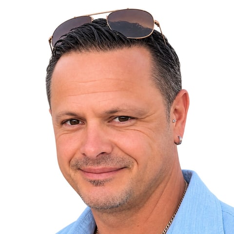 Glaudio, hairdresser at Primo Hair Lounge